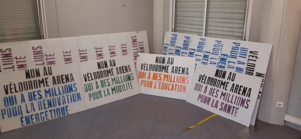 Pancartes “Non au Vélodrome Arena”